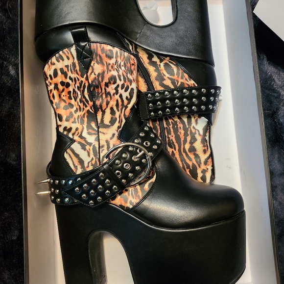 Platform Boots - Picture 5 of 6